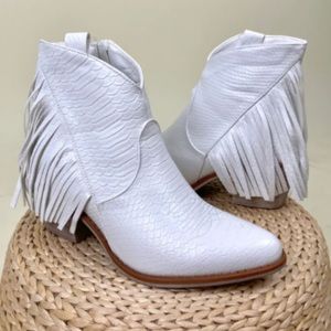WILDER FRINGE ANKLE CROCODILE COWBOY BOOTS, COLOR WHITE, Size 7.5, New in Box